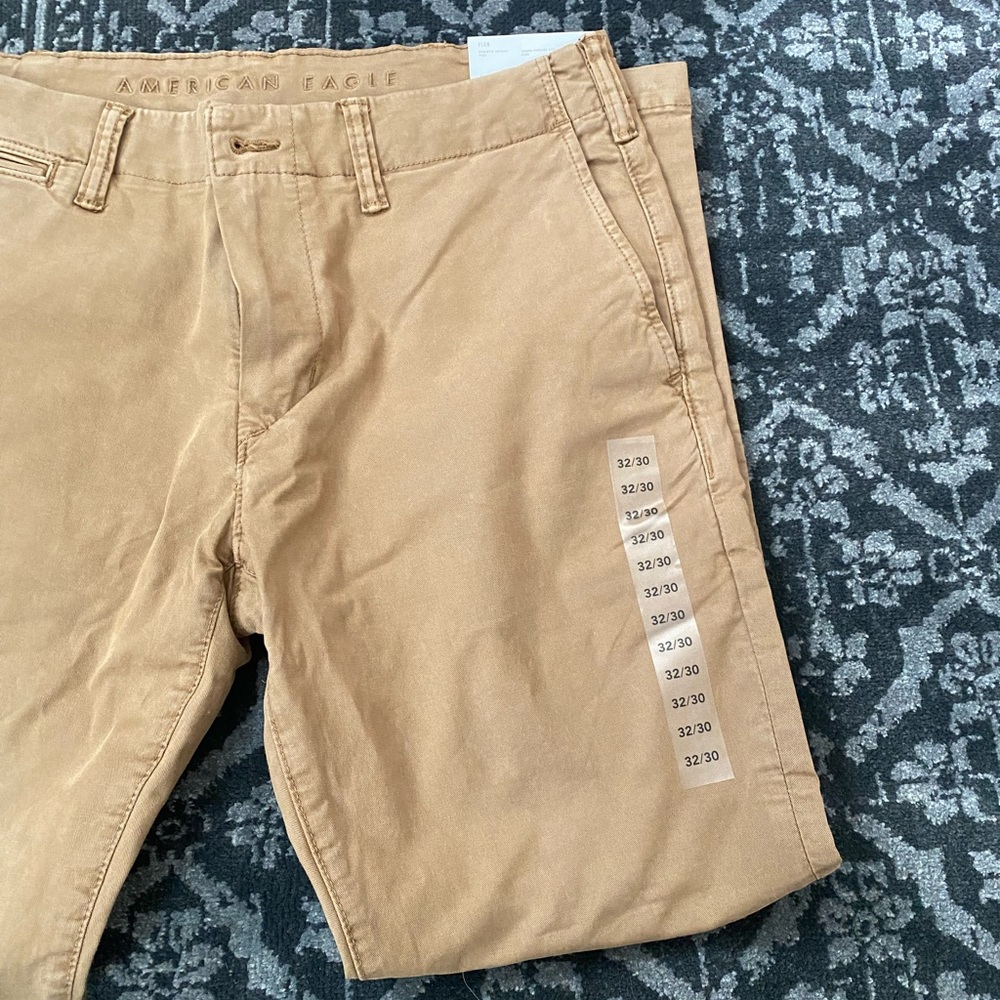 New American Eagle khakis flex
